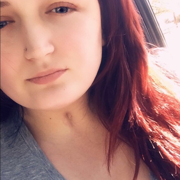 Meet your Posher, Emily - Picture 1 of 1